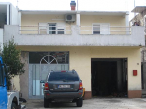 Apartments with a parking space Makarska - 12336